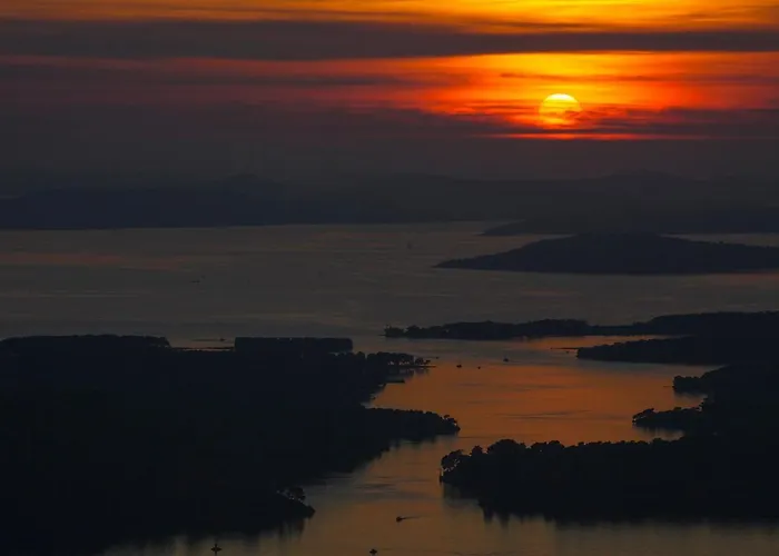 아파트 Kala De Flores With Balcony And 시베니크