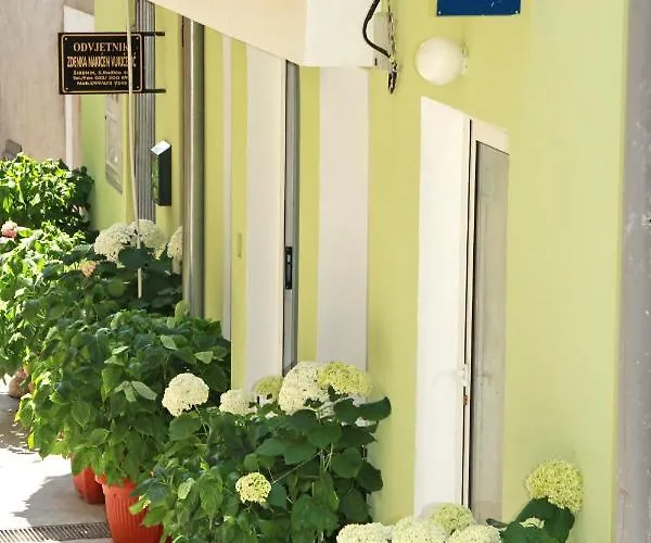 아파트 Kala De Flores With Balcony And 시베니크