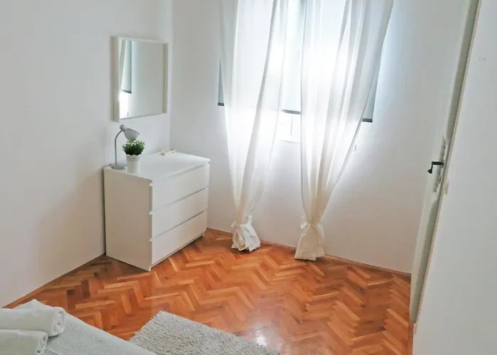 Kala De Flores With Balcony And 시베니크