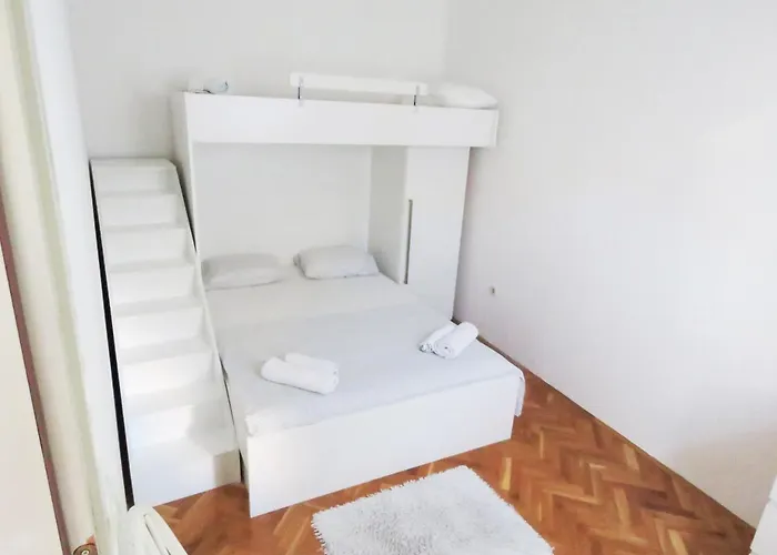 Kala De Flores With Balcony And 시베니크